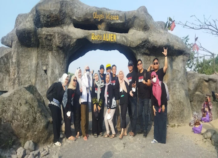 Batu Alien, Wisata Jelajah Merapi, Pemandu Wisata Yogyakarta, AWS Adventure